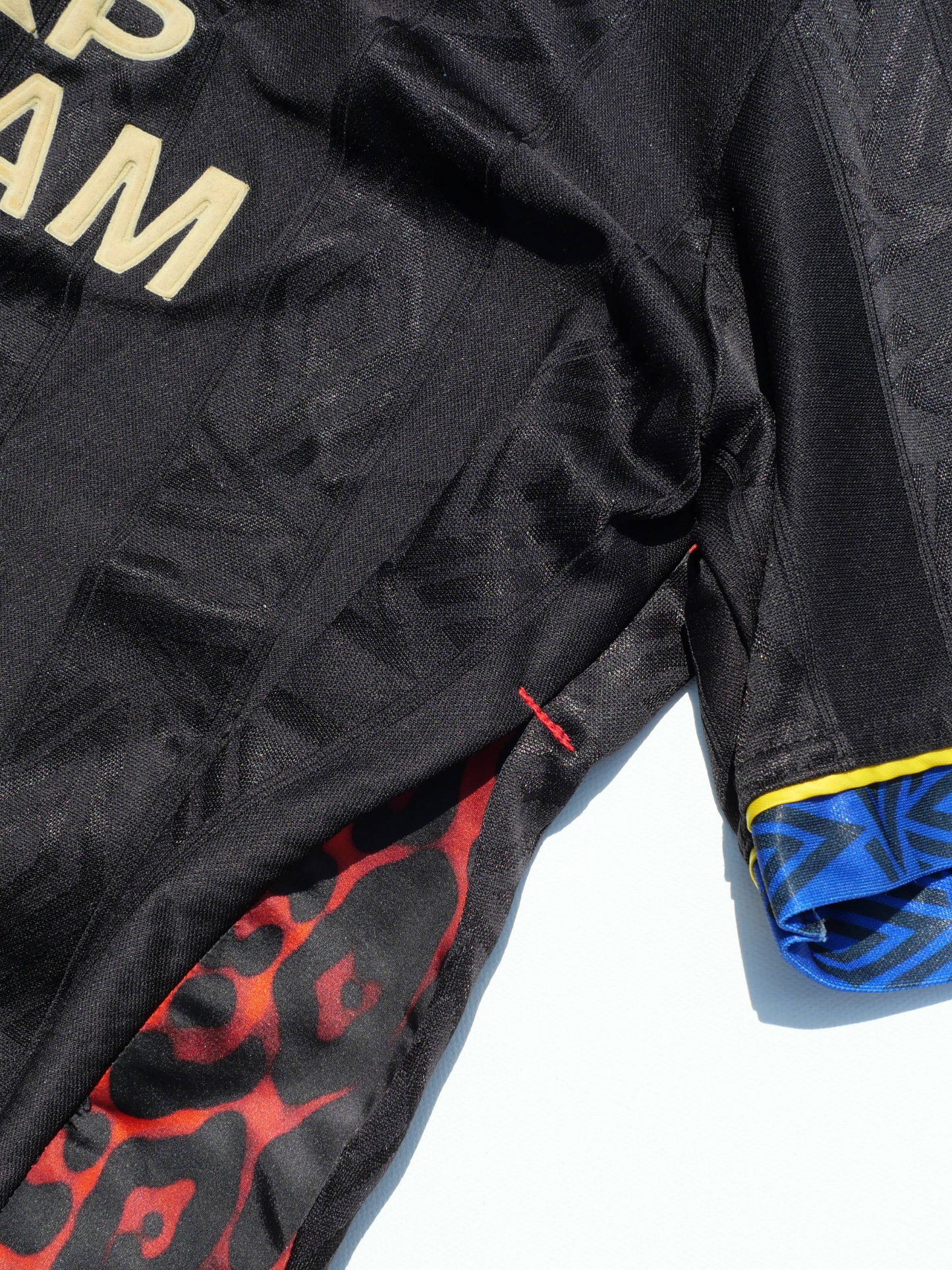 Manchester United 1993–95 Away Shirt – Reimagined by Niente di Nuovo